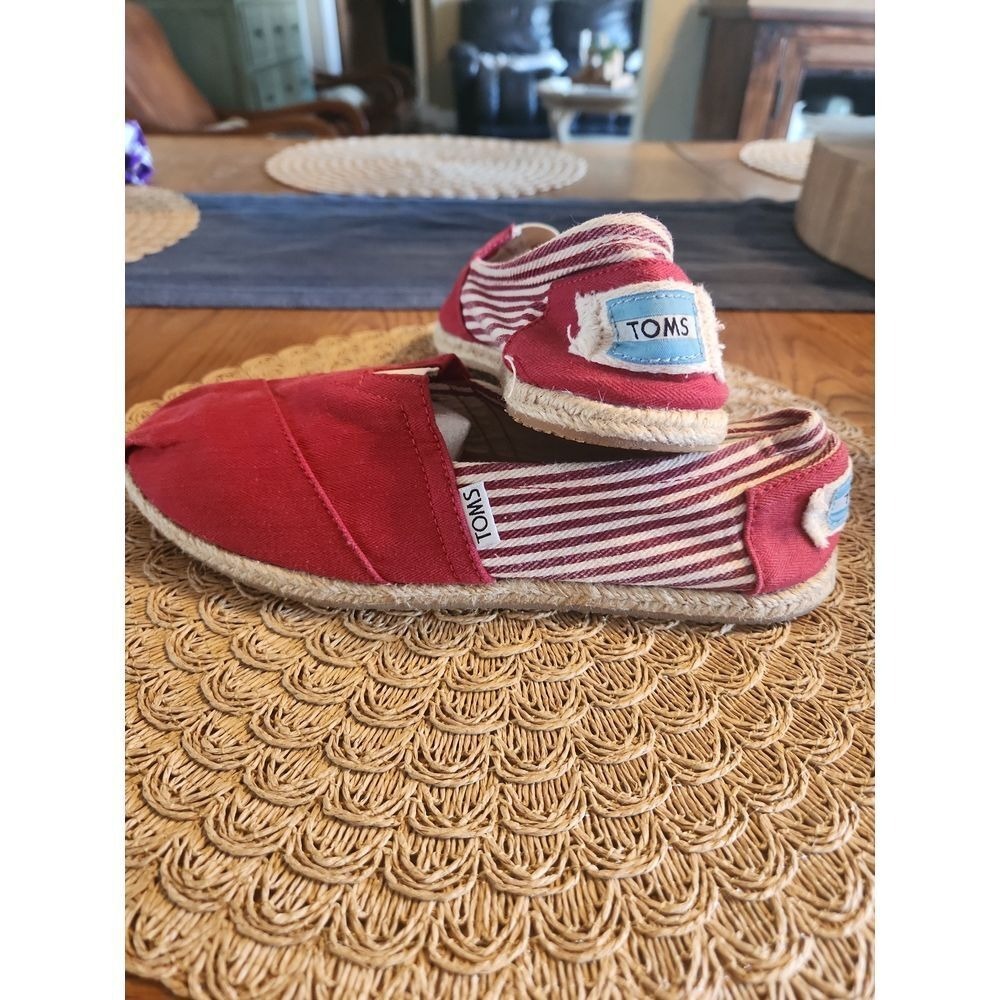 Toms Classic Slip-on Striped Shoes Women's Size 8 Red/Cream